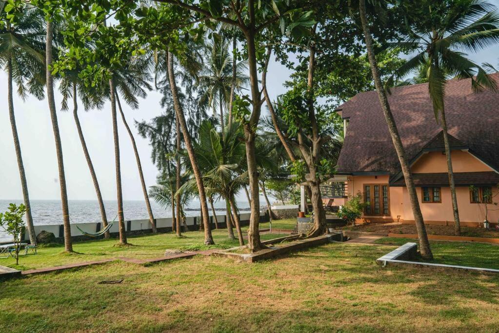 Baywatch By Grha - A Picturesque Beachfront Villa Kozhikode Ngoại thất bức ảnh