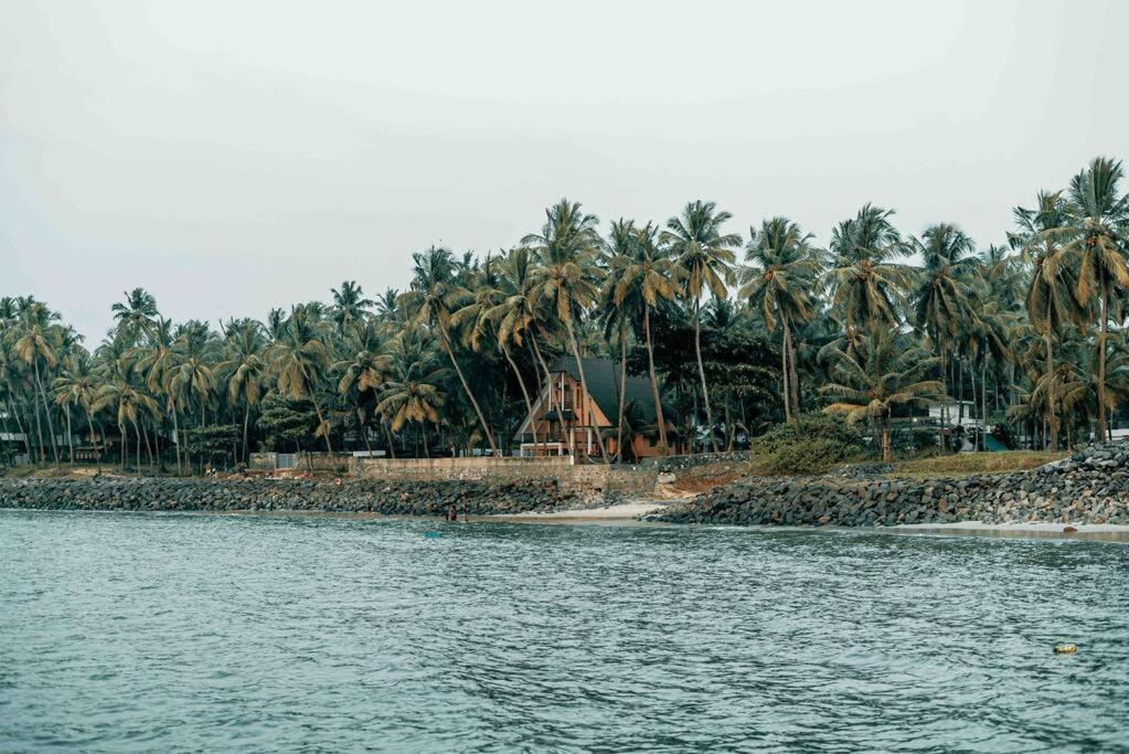 Baywatch By Grha - A Picturesque Beachfront Villa Kozhikode Ngoại thất bức ảnh