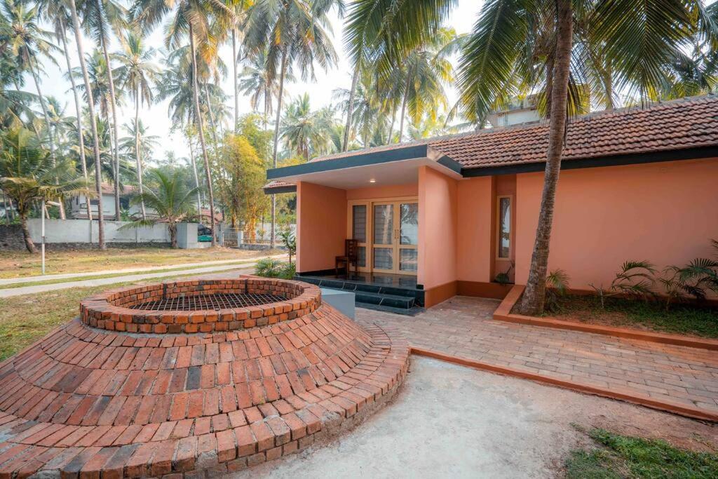 Baywatch By Grha - A Picturesque Beachfront Villa Kozhikode Ngoại thất bức ảnh