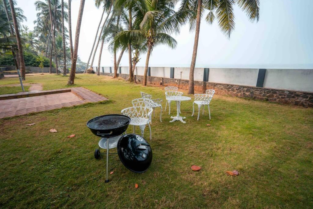 Baywatch By Grha - A Picturesque Beachfront Villa Kozhikode Ngoại thất bức ảnh