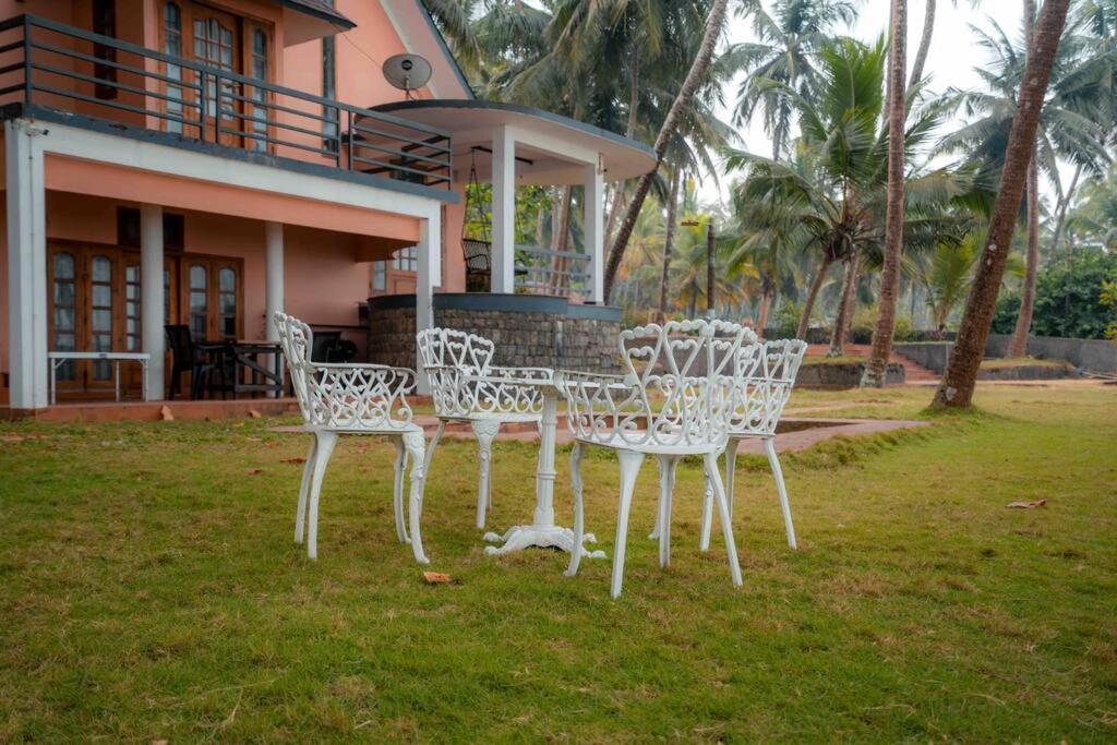 Baywatch By Grha - A Picturesque Beachfront Villa Kozhikode Ngoại thất bức ảnh