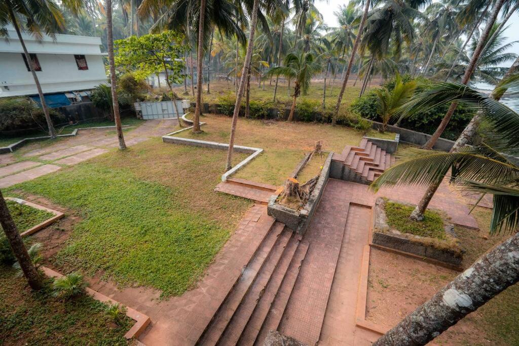 Baywatch By Grha - A Picturesque Beachfront Villa Kozhikode Ngoại thất bức ảnh