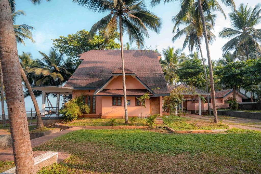 Baywatch By Grha - A Picturesque Beachfront Villa Kozhikode Ngoại thất bức ảnh