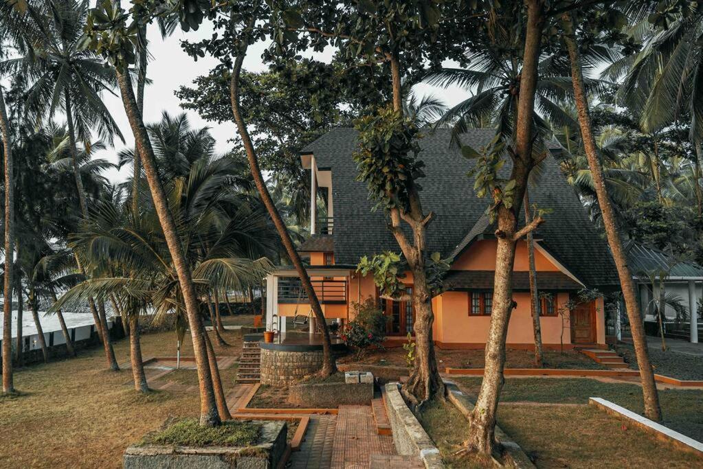 Baywatch By Grha - A Picturesque Beachfront Villa Kozhikode Ngoại thất bức ảnh