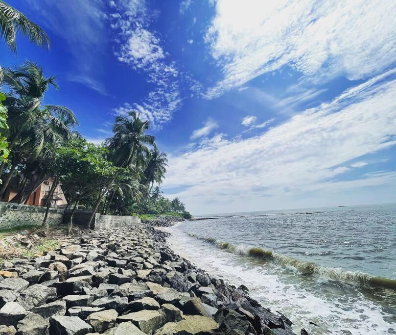Baywatch By Grha - A Picturesque Beachfront Villa Kozhikode Ngoại thất bức ảnh