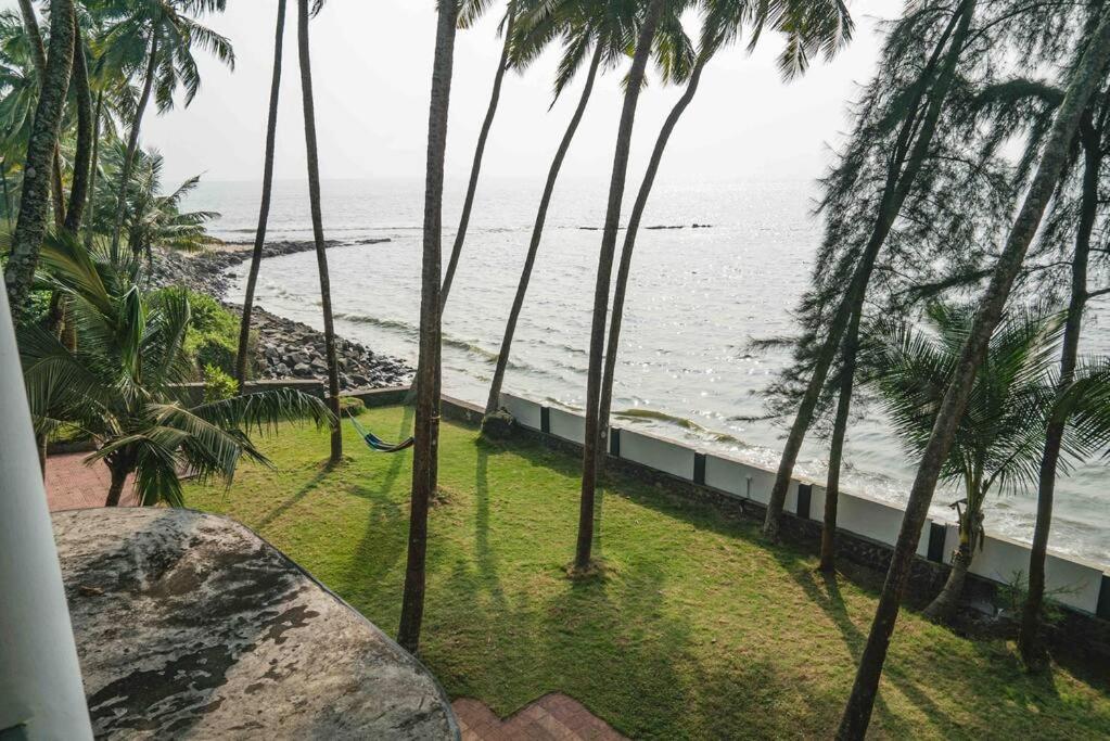 Baywatch By Grha - A Picturesque Beachfront Villa Kozhikode Ngoại thất bức ảnh